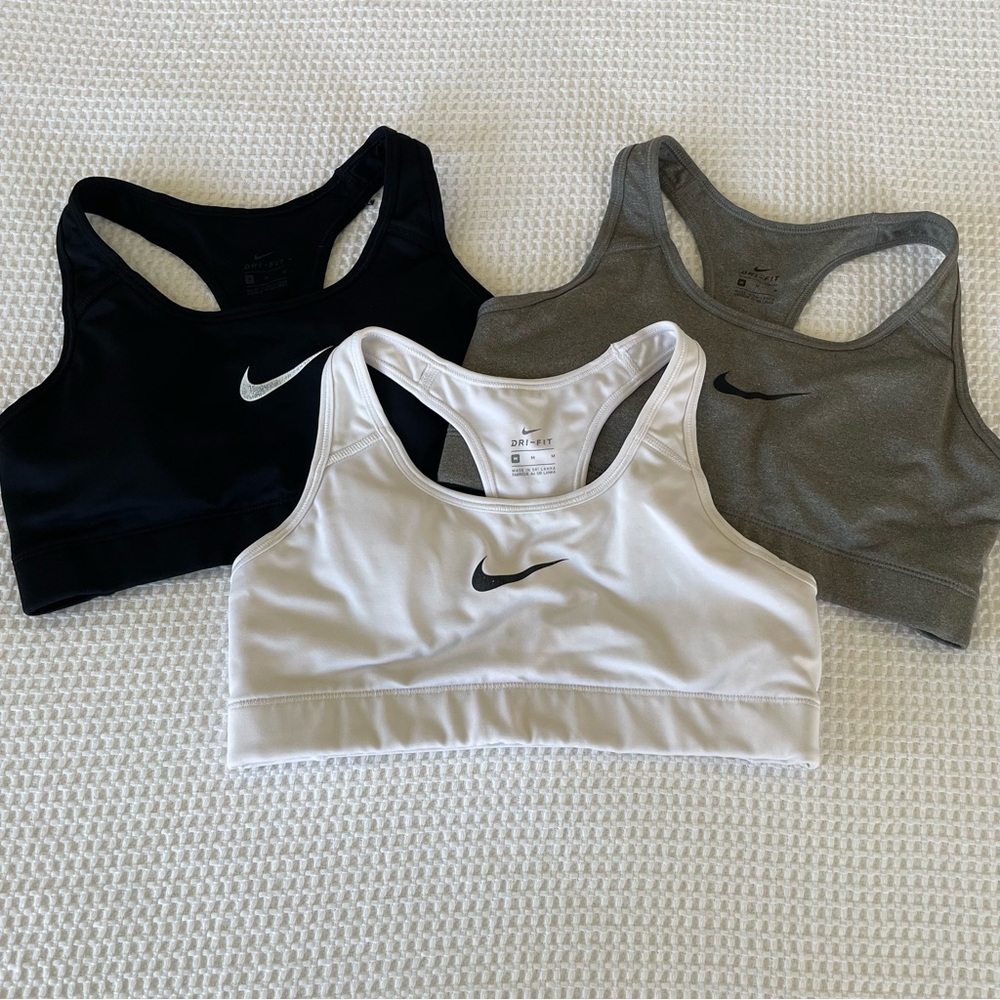 Nike Women’s Sports Bra Bundle